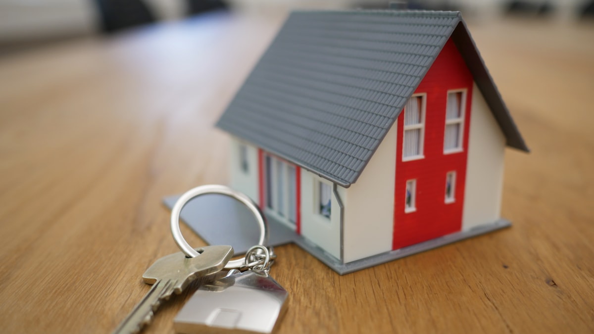 Fixed mortgage rates rose by around one percentage point in early 2026, adding to the pressure on UK households. (Illustrative image)
